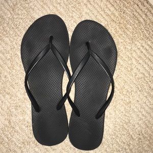 Victoria’s Secret black flip flops